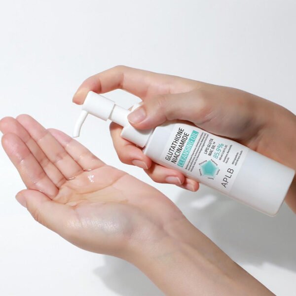 APLB Glutathione Niacinamide Cleansing Oil (105 ml) - Image 3